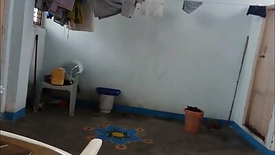 Un lucru drăguț este în aer liber și ea stă deasupra unei penisuri mari
