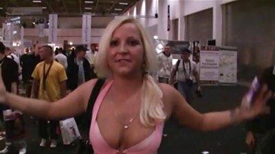 Fetele sexy se ajută una pe cealaltă să ajungă la orgasm într-un grup de trei