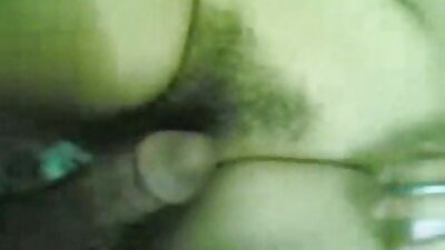 Bunica blondă lovește un tânăr herghelie și primește un tratament facial