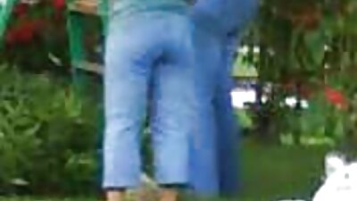 Sânii sară în timp ce fata curbată face sex hardcore