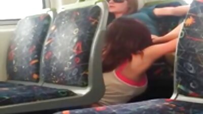 Adolescenta isi face activitatea preferata - se masturbeaza cu vibrator
