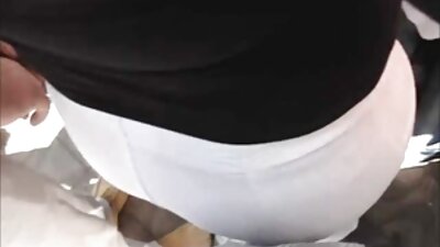 Penny Pax suge cocoș în aer liber într-o pereche de ochelari sexy
