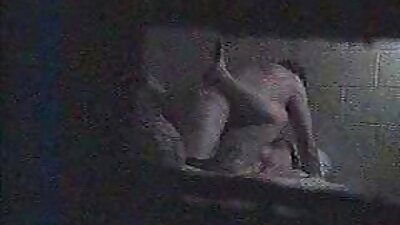 Trio cu două fete mature care au sânii mari sexy