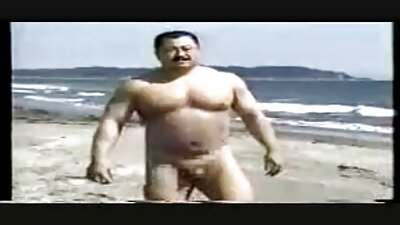 O cățea albă ciudată cu corp tatuat are nevoie de o pula mare neagră