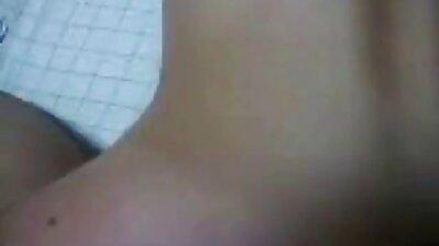 Un tip chel cu un penis mare primește o muie de la o cățea fierbinte