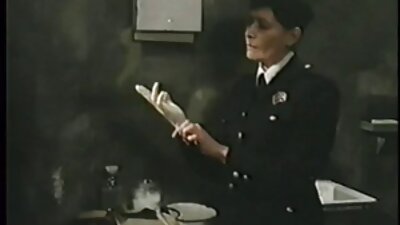 Un bimbo fierbinte cu sâni mari suge un cocoș foarte bine