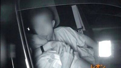 MILF neagră îi place să aibă un penis alb în păsărică