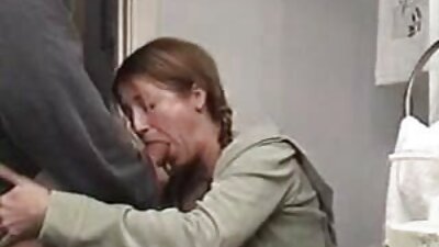 Fata cu cerneală este înfundată în păsărică în multe poziții sexuale