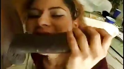 Sânii mari și ideile murdare o fac pe hottie latină de necitit
