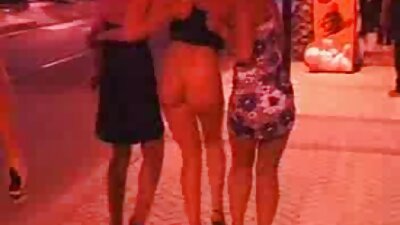 O pula lungă este tachinată într-o gaură de glorie de o brunetă fierbinte