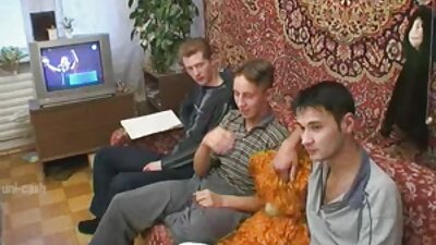 Delilah Blue își satisface iubita cu o linsă drăguță de păsărică
