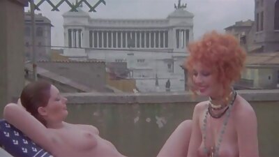 Blondei sânii tremură în timp ce pula mare îi găurit pizda