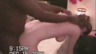 Un sexpot drăguț îl ia pe fundaș pentru a fi admis în sorority