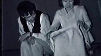 Puiul emoționant cu sâni mici îl face pe vecin să ajungă la orgasm