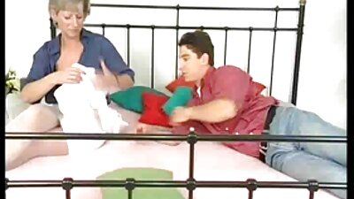 Naughty Eliza primește cadoul de Crăciun sub forma unui penis lung