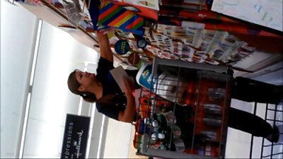 Două penisuri negre mari sunt introduse într-o vedetă porno fierbinte căreia îi place anal