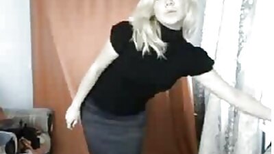 O fată care iubește materialul seminal pe față își face sânii furiați