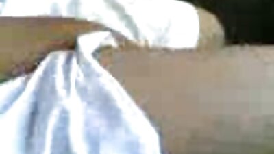 Fata care poartă coroană de flori își pierde virginitatea de Ziua Îndrăgostiților